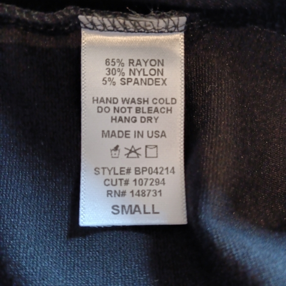 🎁 NWOT ~ A Closet Staple!Black Fitted Pants, hidden back Zipper, Boot Cut Flare - Picture 9 of 9